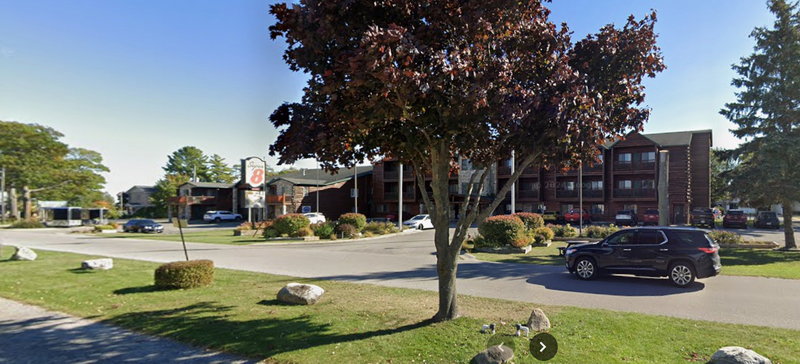 Super 8 by Wyndham Bridgeview (Lovelands Motel) - Now Super 8 (newer photo)